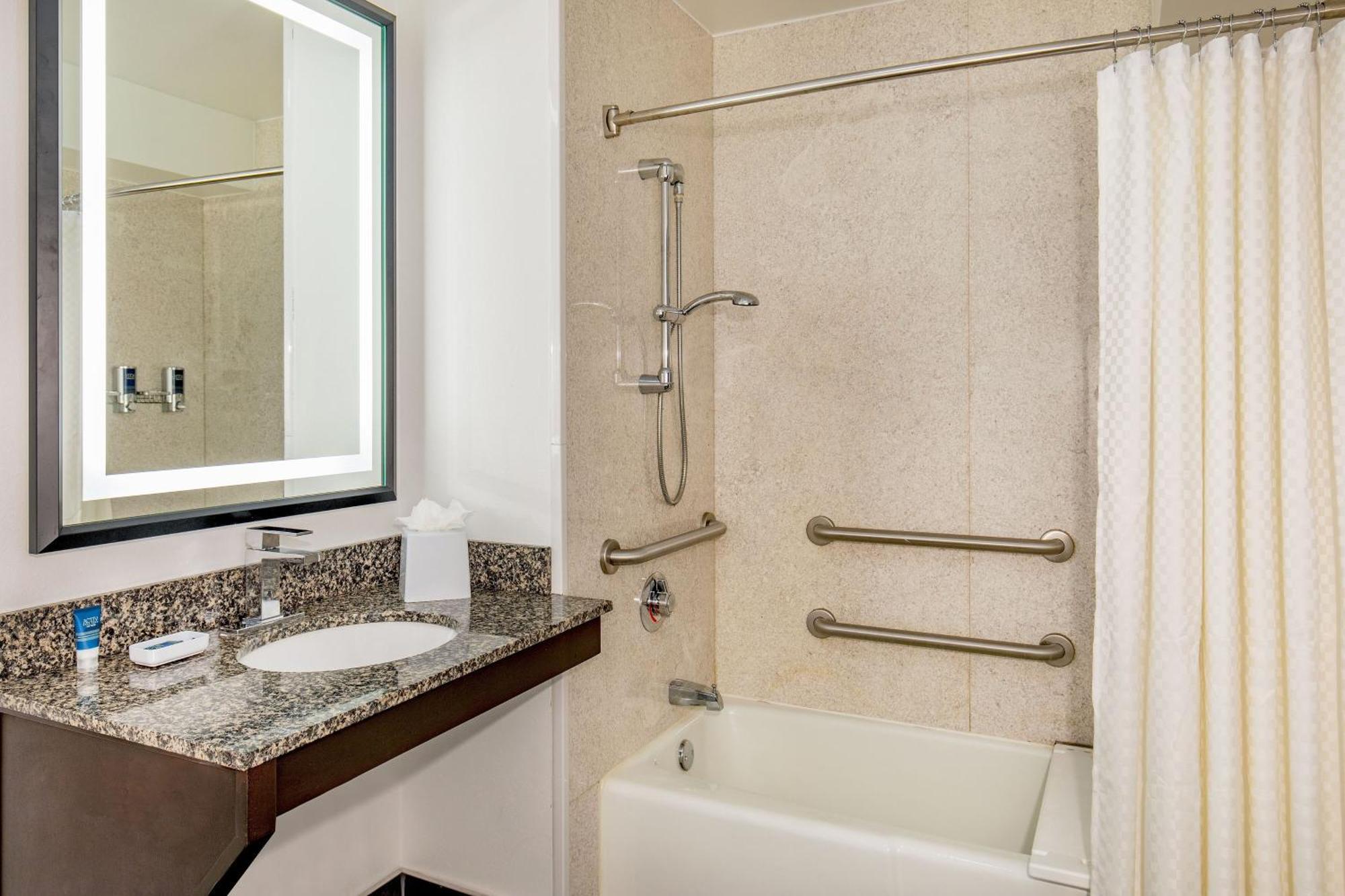 Four Points By Sheraton Kalamazoo Exteriér fotografie